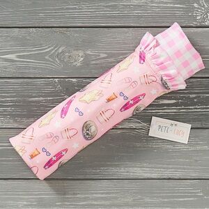 Keep your little one warm and comfortable with a pink beach themed blanket